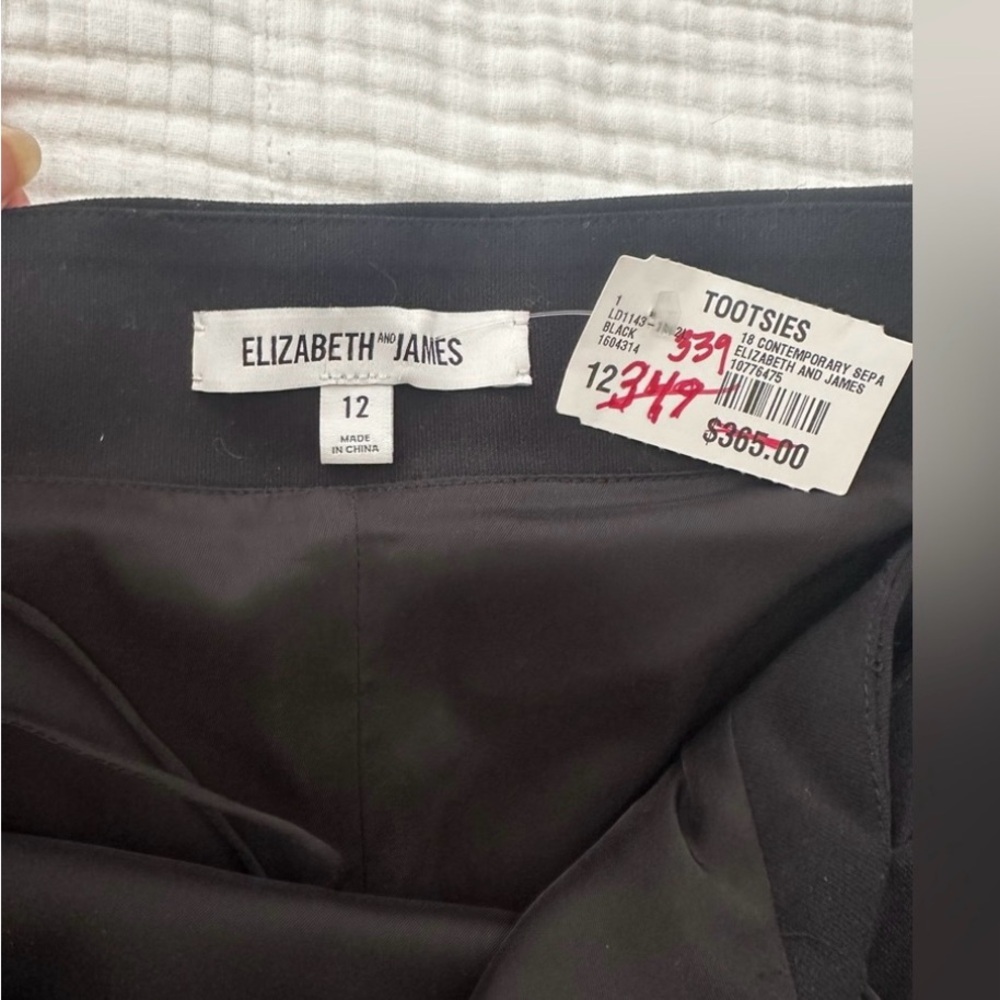 Elizabeth and James Black mini, off-shoulder mini dress. NWT. Chic✨ 10/12 - Picture 5 of 5
